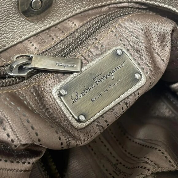 Auth Salvatore Ferragamo Gancini - Gold Cream Leather Nylon Shoulder Bag - Picture 8 of 8